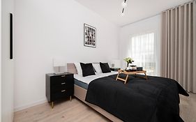 69m2 Łódź Pomorska Apt - Balcony, Workspace, Bus - by Rentujemy
